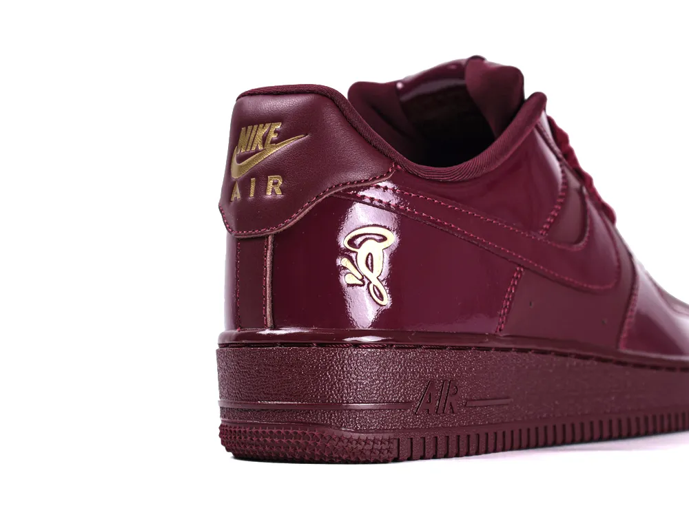 Syna x Air Force 1 '07 Dark Beetroot and Red Oxide rear heel detai