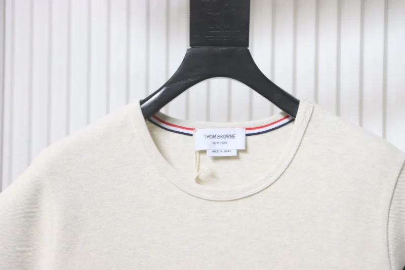 Neckline