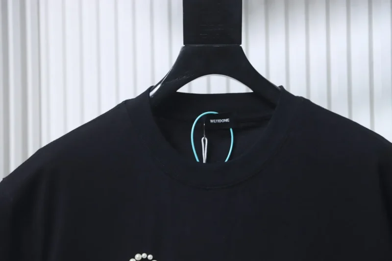 Neckline