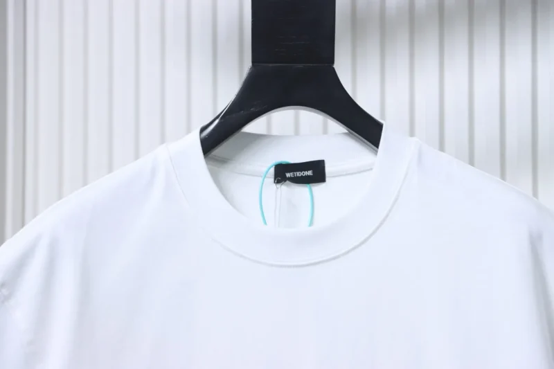 Neckline