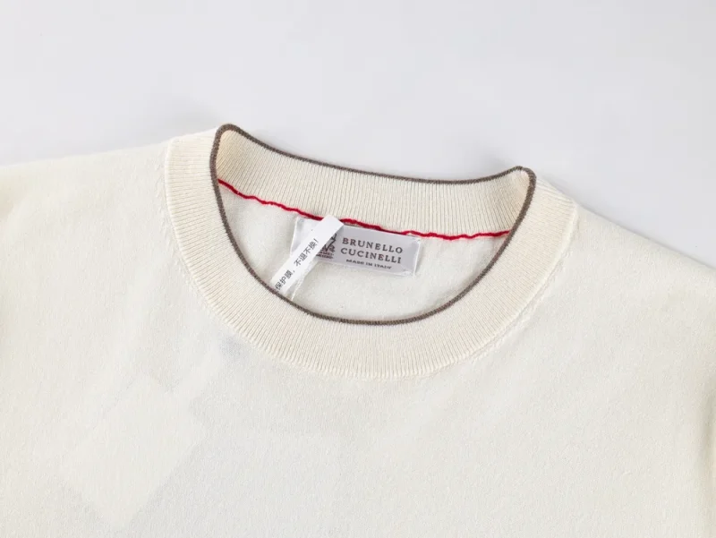 Neckline