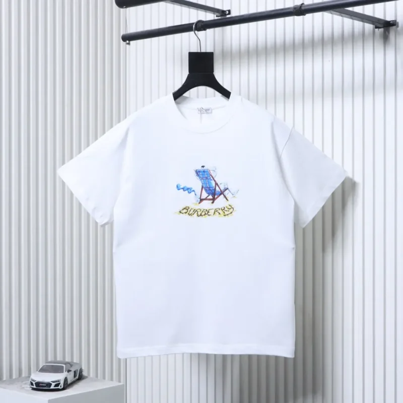 Beach Lounge Graphic T-Shirt Color White