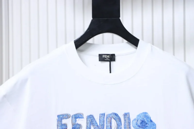 Neckline