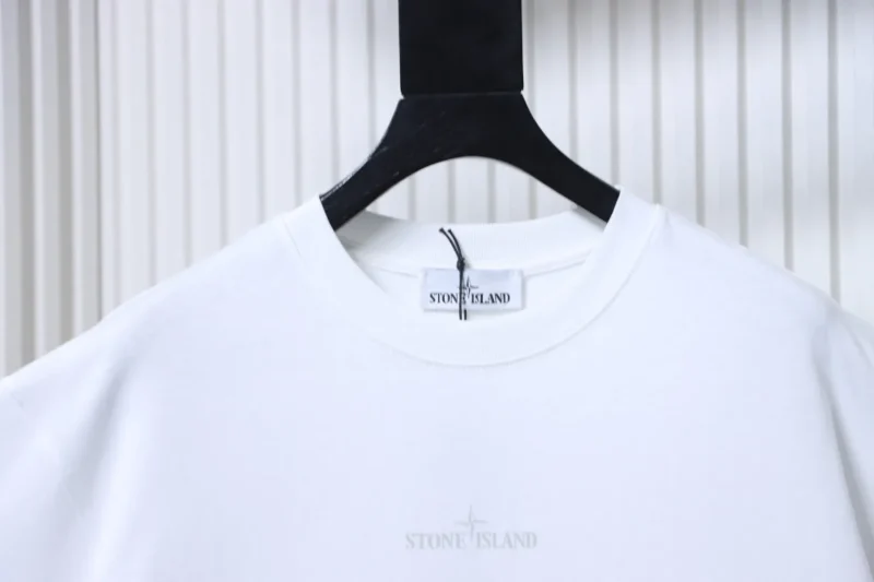 Neckline