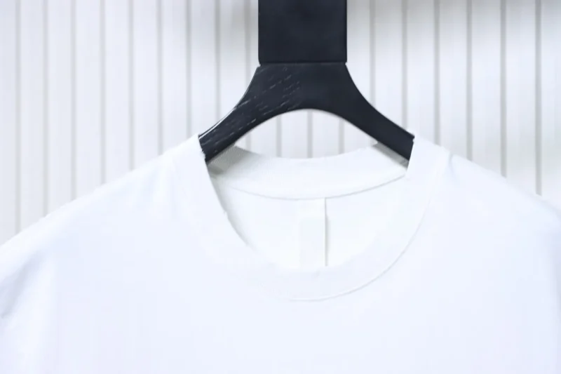 Neckline