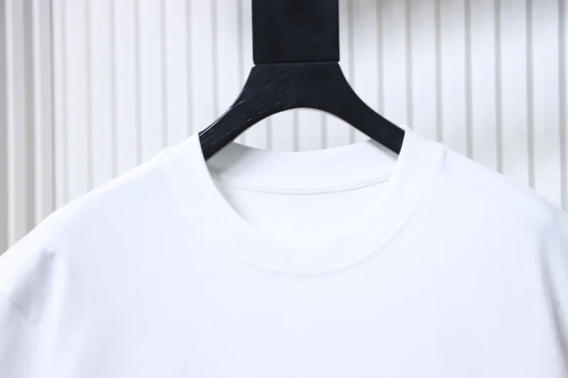 Neckline
