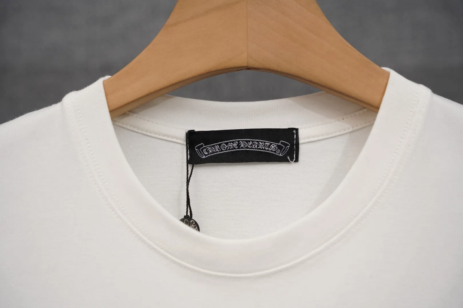 Neckline