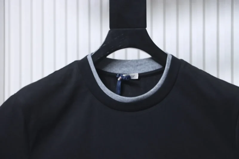 Neckline