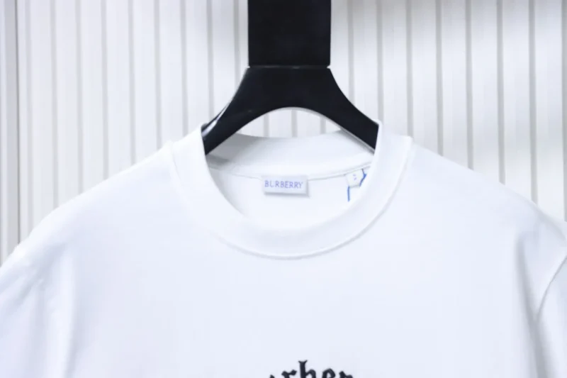 Neckline