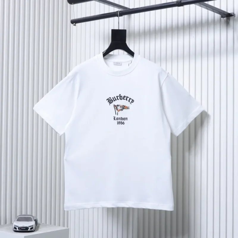 Embroidered Flag Logo T-Shirt Color White
