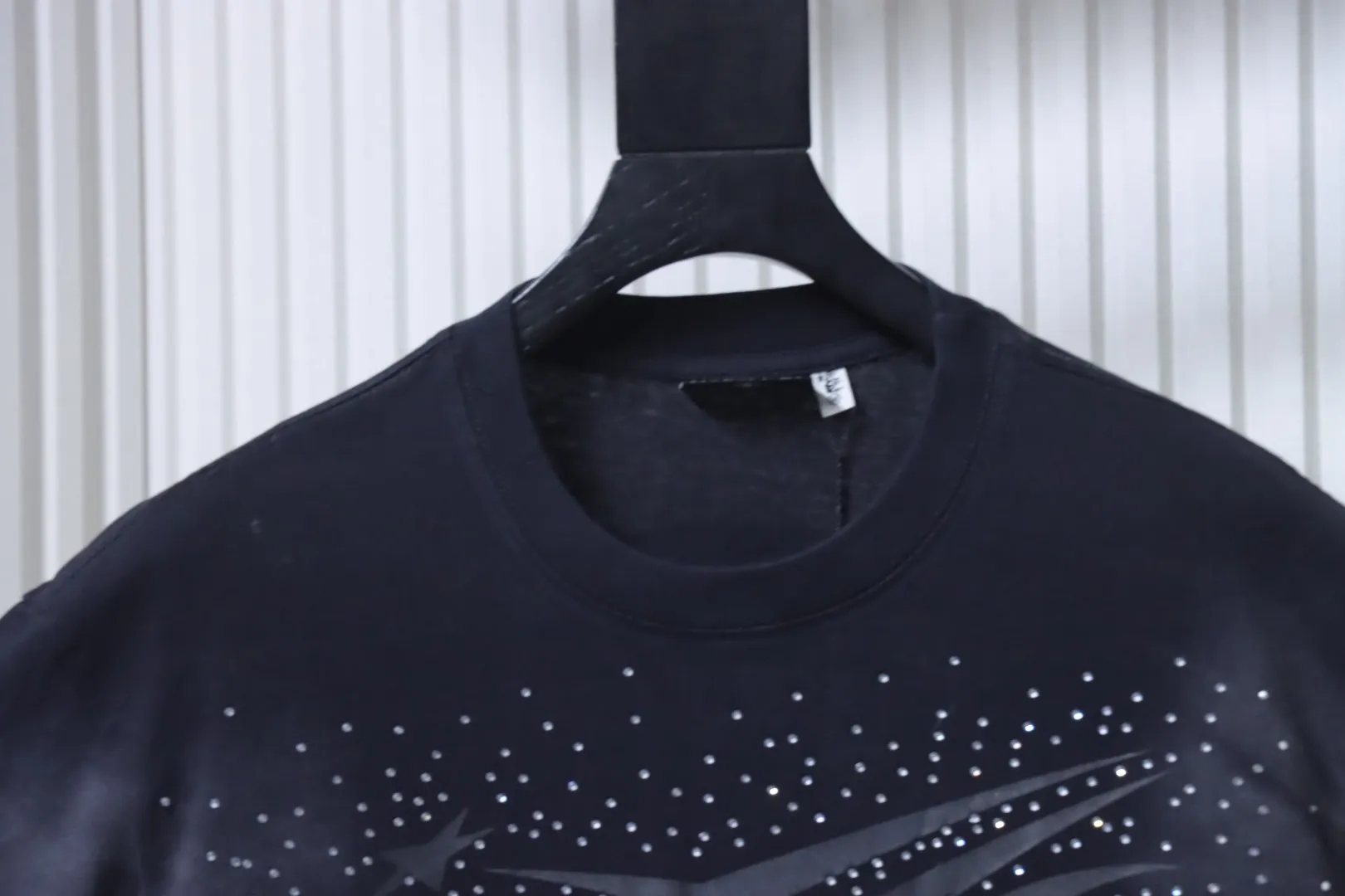 Neckline