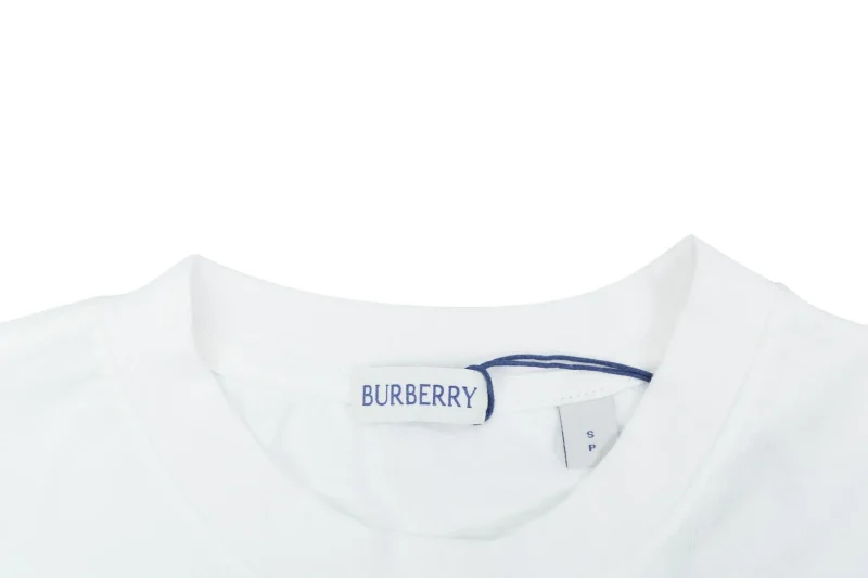 Close-up Neckline