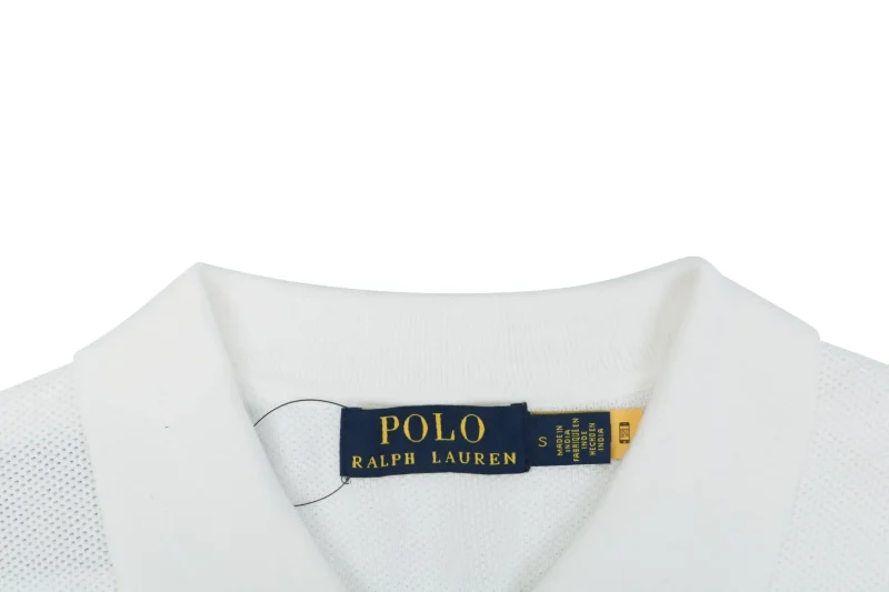 Close-Up Neckline