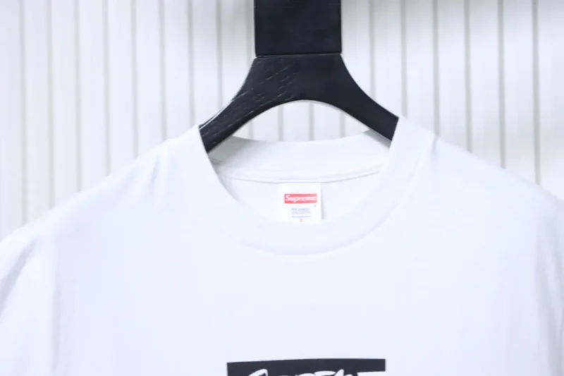 Neckline