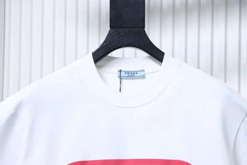 Neckline