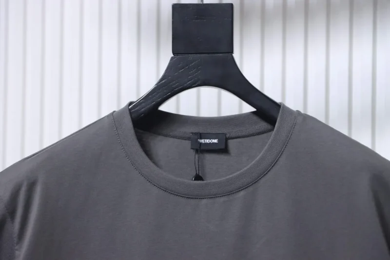 Neckline