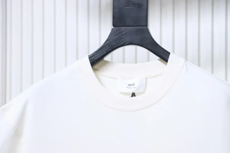 Neckline