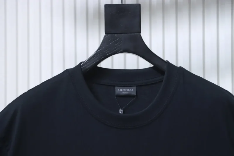 Neckline