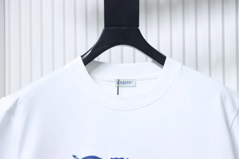 Neckline