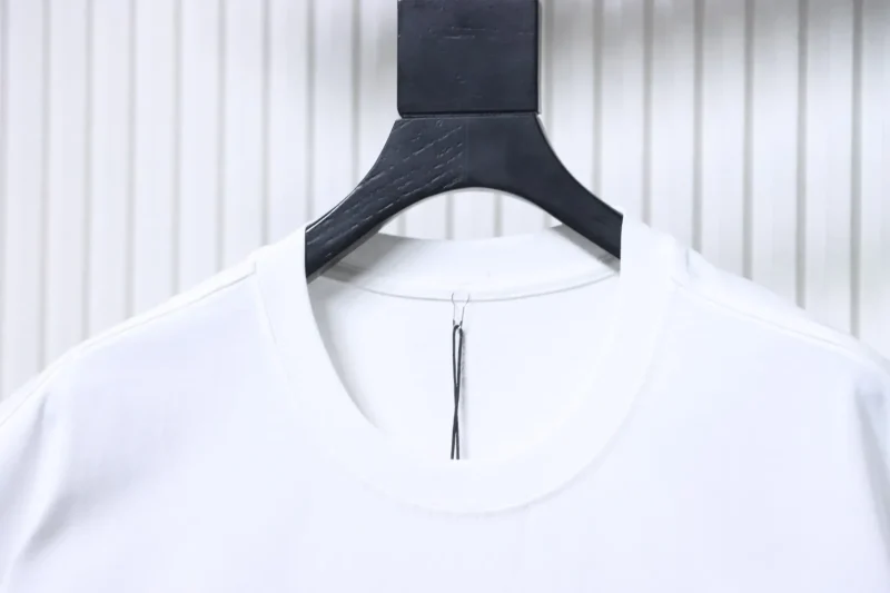 Neckline