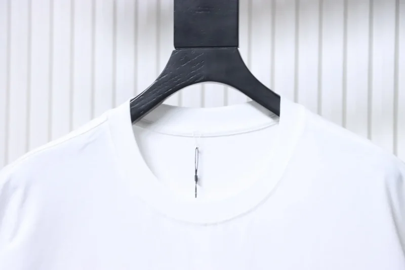Neckline