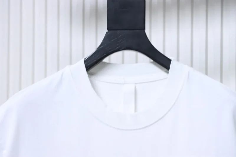 Neckline