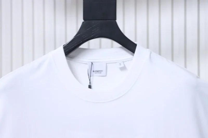 Neckline