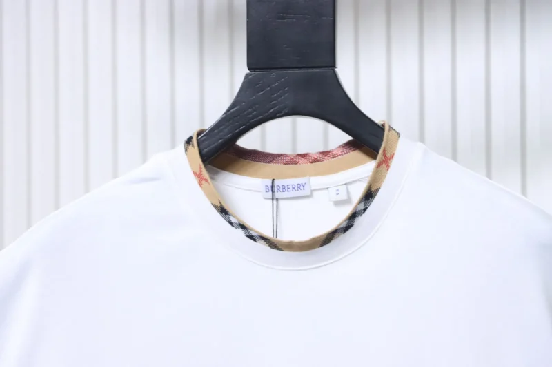 Neckline