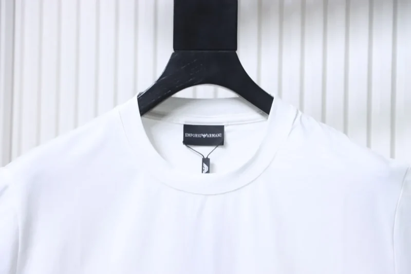 Neckline