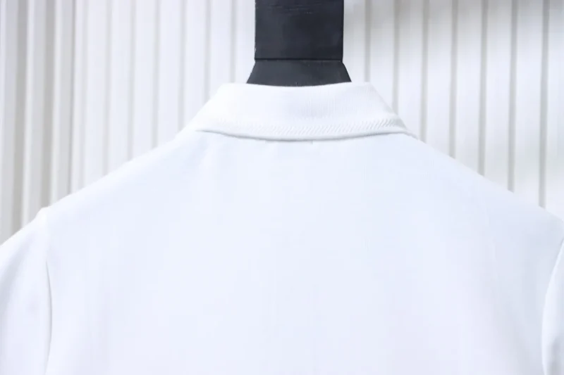 Neckline