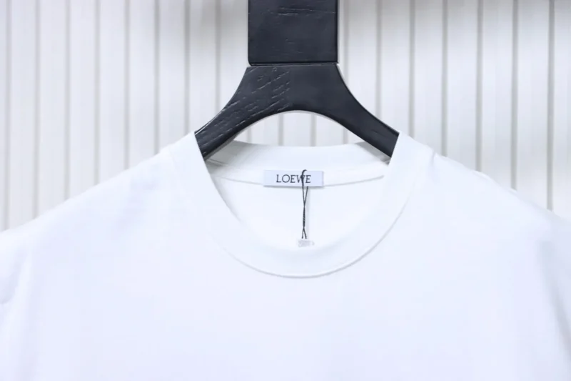Neckline