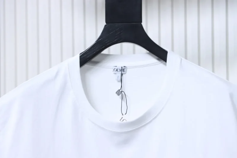 Neckline
