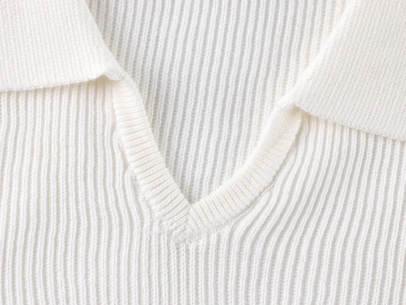 V-Neck Detail