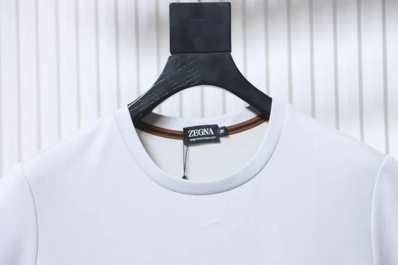 Neckline