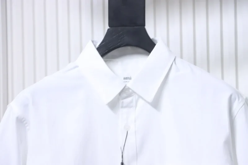 Neckline