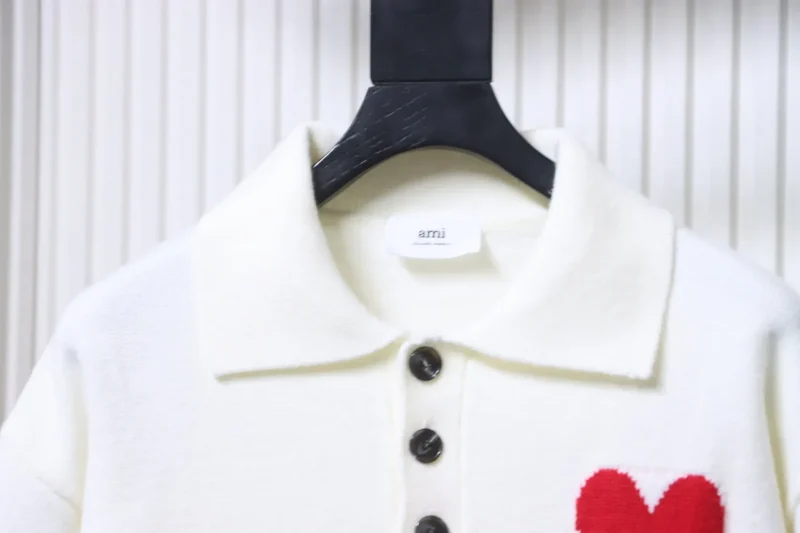 Neckline