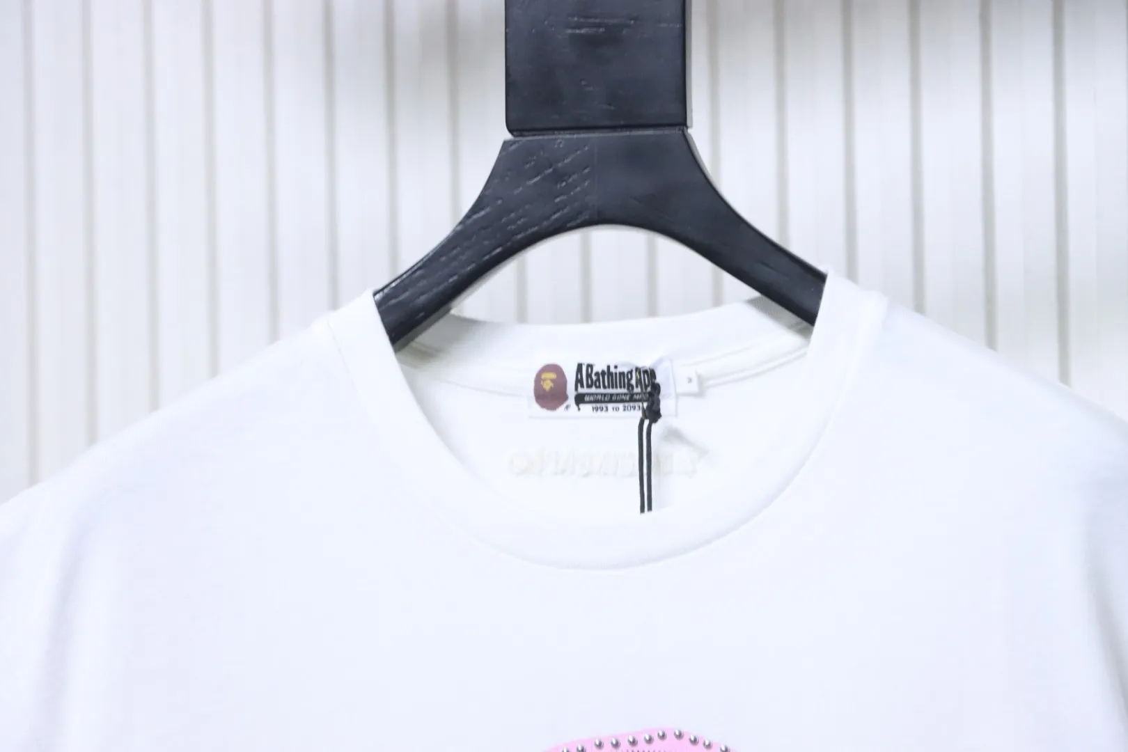 Neckline