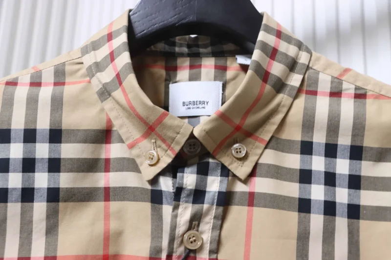 Neckline