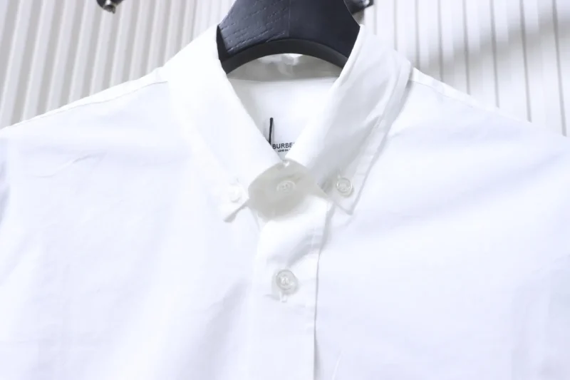 Neckline