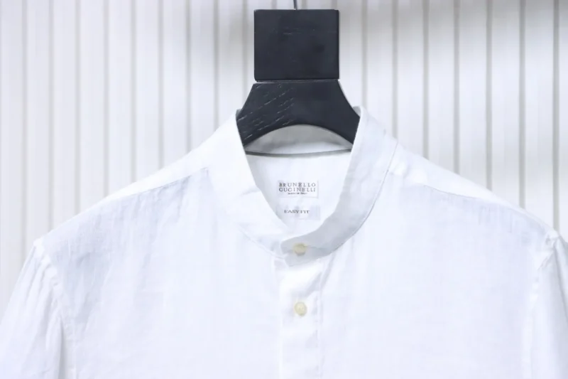 Neckline