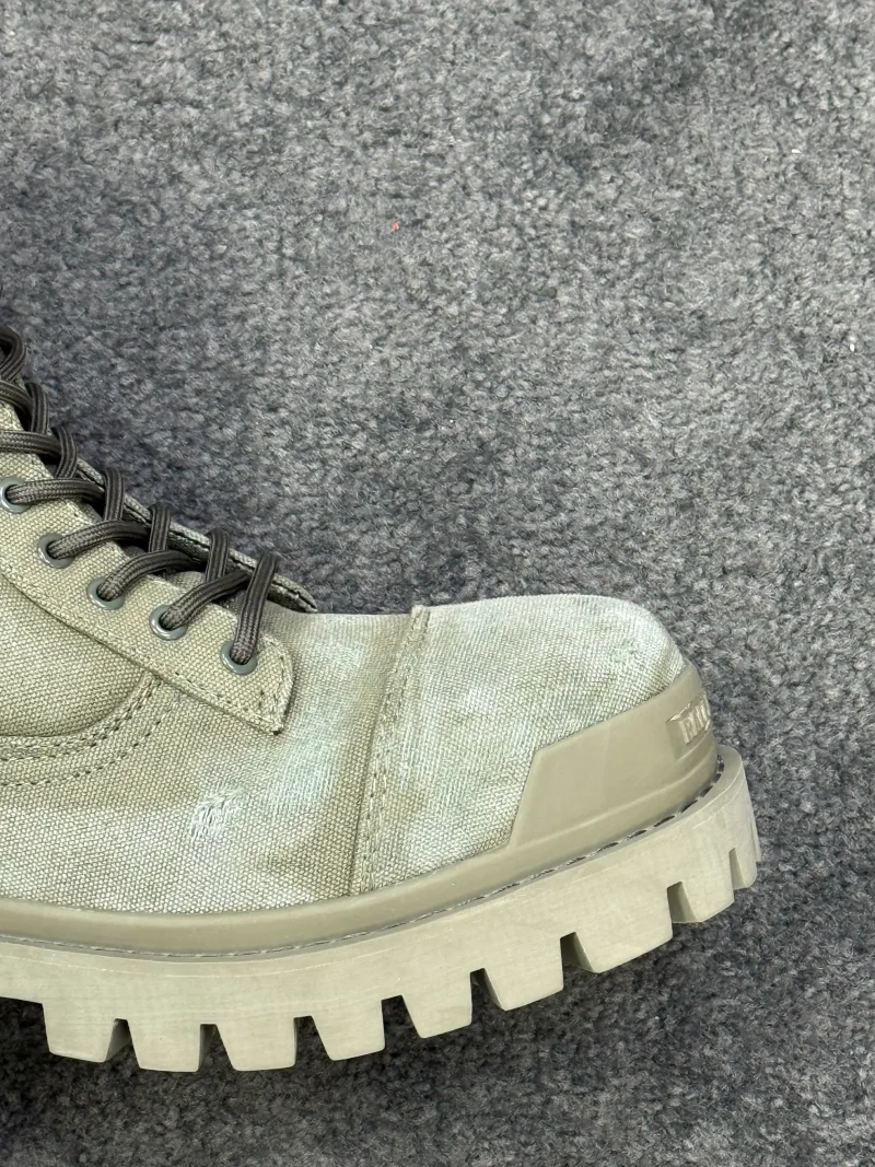 Front Toe Detail