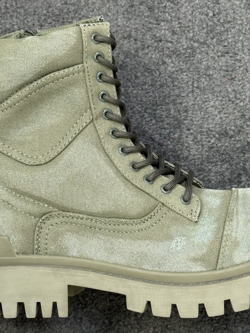 Side Logo Detail
