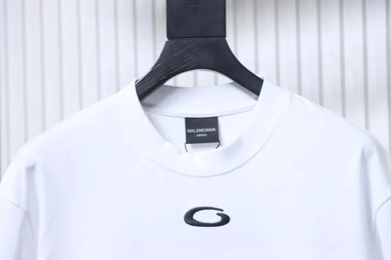 Neckline