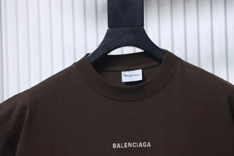 Neckline
