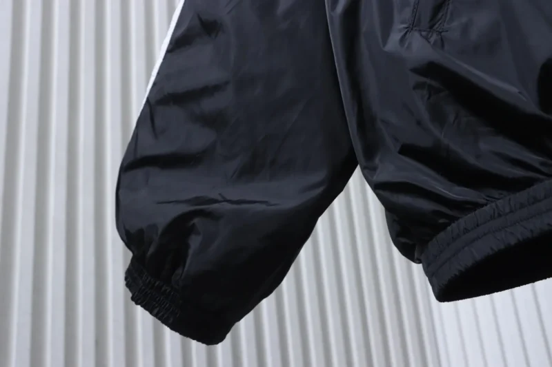Long Sleeve Detail