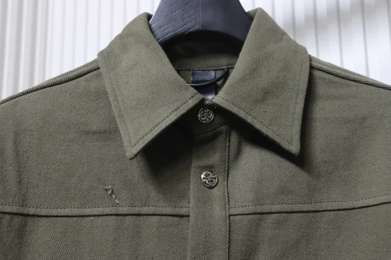 Collar Detail