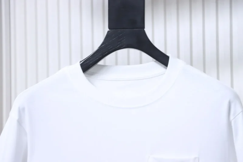 Neckline