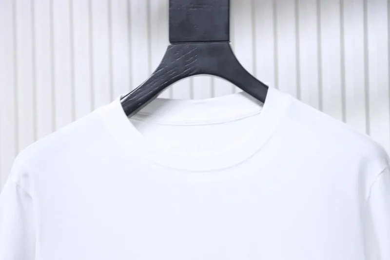 Neckline