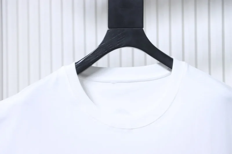 Neckline
