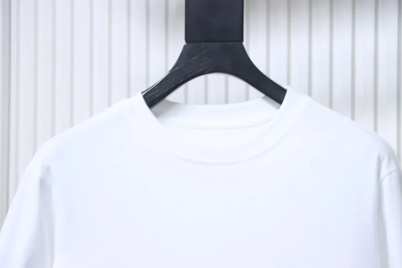 Neckline